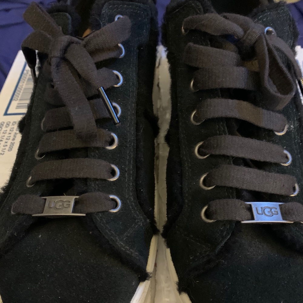 UGG SNEAKERS